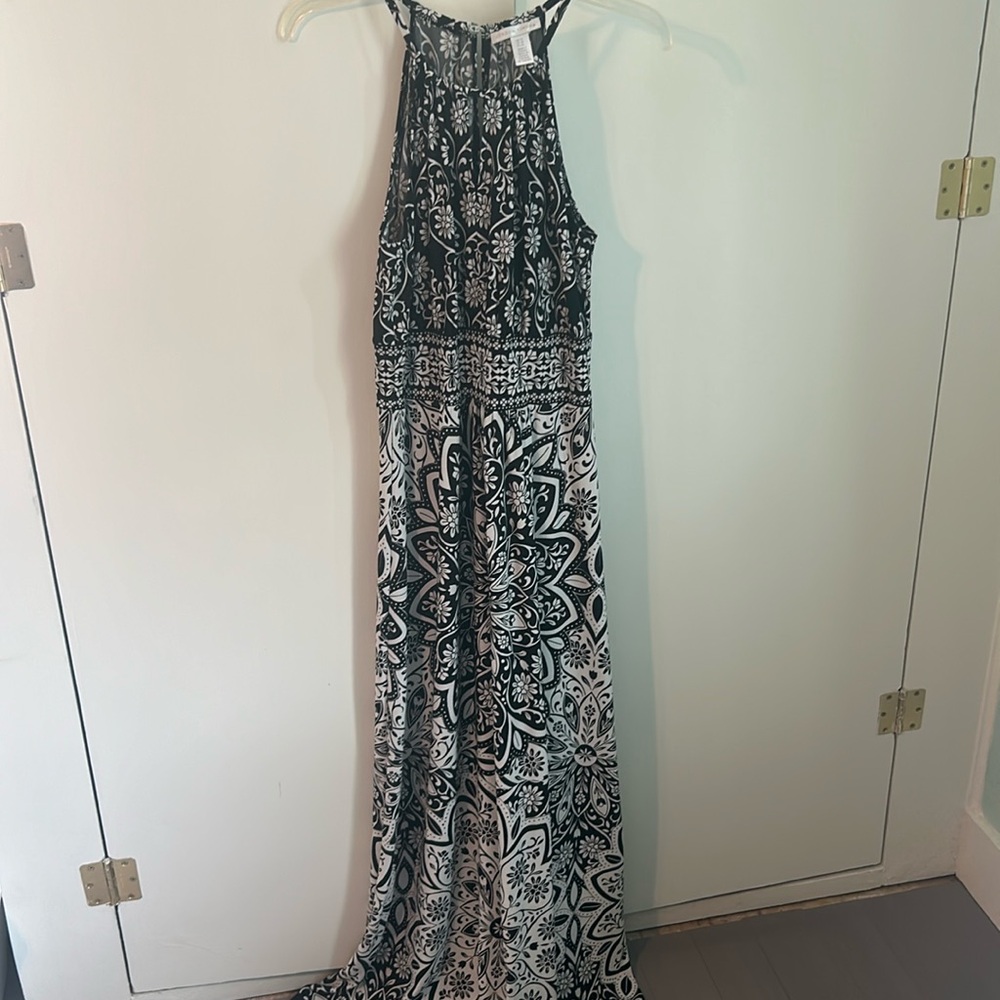 London Times Size 10, black and white maxi dress